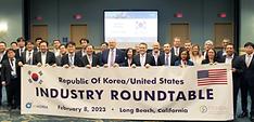 이옥헌 산업통상자원부 수소경제정책관(직무대리)이 지난 8일 미국 캘리포니아 롱비치 컨벤션센터에서 열린 한국-미국 수소라운드테이블 행사 참석 후 기념촬영을 하고 있다.