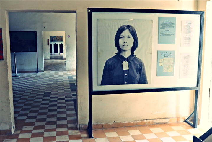 뚜얼슬렝 대학살 박물관내 전시중인 크메르루즈 희생자들의 사진. - 출처 : 통신원 촬영