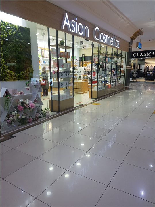 누르술탄 소재 대형 쇼핑몰 아부다비 플라자, 아시아 파크, 케루웬 시티에 입점한 한국 화장품 판매 매장, ‘아시안 코스메틱스’