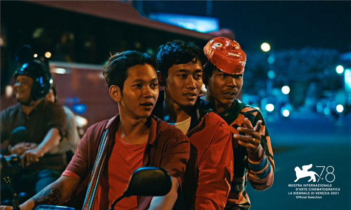 <프놈펜 철거예정 지역 빈민아파트에 사는 캄보디아 청년 주인공 삼낭의 삶과 불안한 미래를 소재로 다룬 영화,‘화이트 빌딩’ 중 한 장면 - 출처 : Ant Archives>