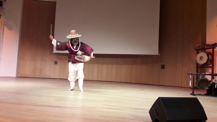 김보성 전통악기 연주자의 문둥북춤