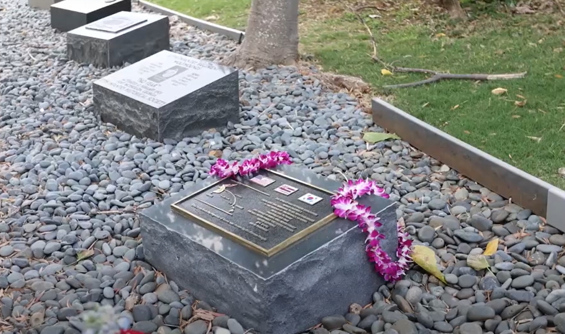@미국 하와이주 오아후 섬 호놀룰루의 펀치볼 국립 공동묘지에서 한국전쟁 참전 용사들의 희생을 기리기 위한   기념식이 개최돼 많은 한인 교민들이 참석했다. 