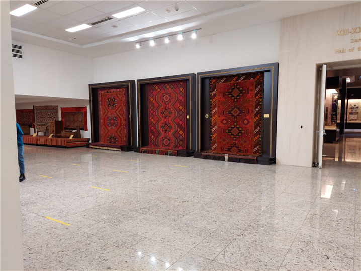 <누르술탄 국립박물관에서 열린 카펫 전시회, 전시품은 19~20세기 카펫으로 구성되어 있다. - 출처: 통신원 촬영>