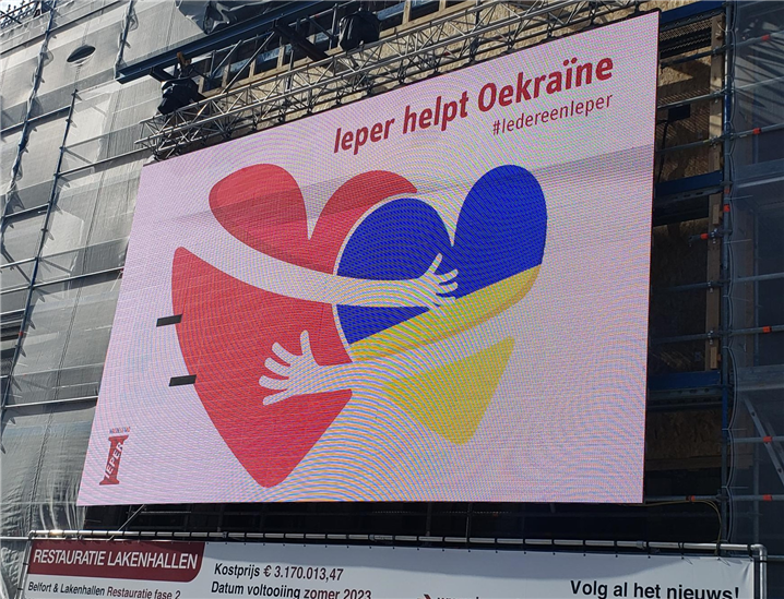 <'이퍼는 우크라이나를 돕는다'라고 적힌 도시 캠페인 영상>