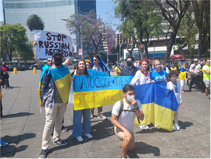 <멕시코시티, 레포르마 대로에서 열린 러시아 전쟁 규탄 시위 현장>