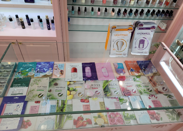 <이란에서 판매 중인 한국의 다양한 화장품 – 출처: 통신원 촬영>