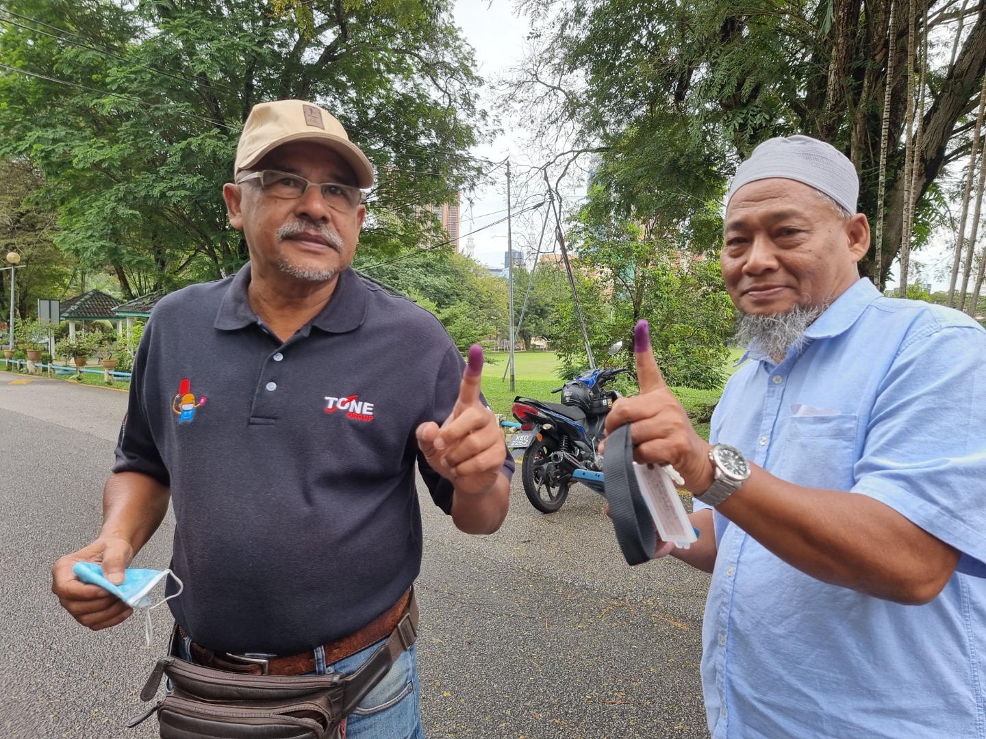 < 15대 총선 투표를 마친 말레이시아 유권자 - 출처: 통신원 촬영 >