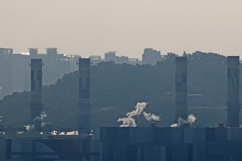 인천 서구 신인천복합화력발전소 굴뚝의 모습. (사진=저작권자(c) 연합뉴스, 무단 전재-재배포 금지)