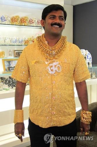 인도 '2억원짜리 황금셔츠의 사나이', 250만원 때문에 피살