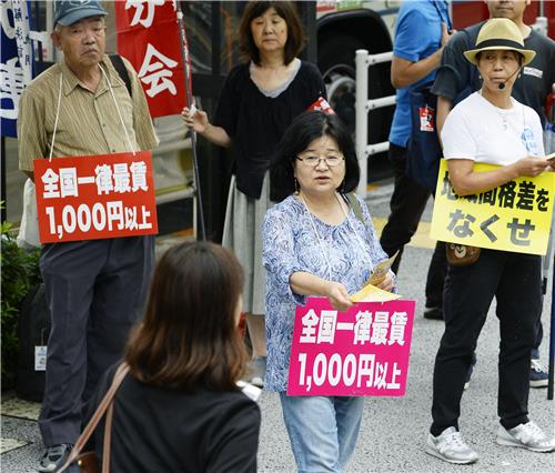 일본 최저임금 3% 올려 시급 822엔, 개인소비 살아날까