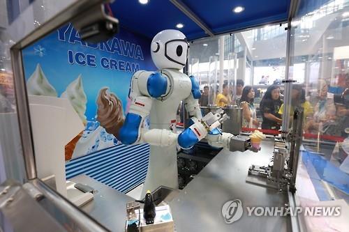 '싼 노동력은 옛말'…로봇에 의존하는 중국 제조업 증가