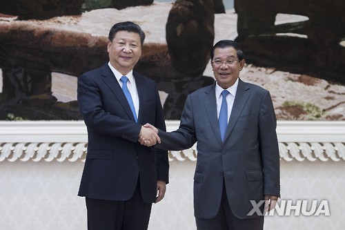 시진핑, 캄보디아에 '선물보따리'…31개 협정·쌀수입 허용