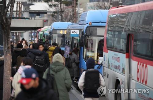 설 지나면 서울 택시비 인상…버스·지하철도 오르나