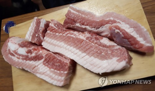 돼지 산지 출하가격 2개월째 폭락…축산농가 '울상'