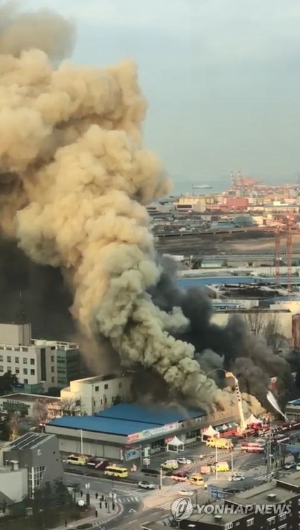 인천 식자재 마트 화재…재산 피해액 9억7천만원
